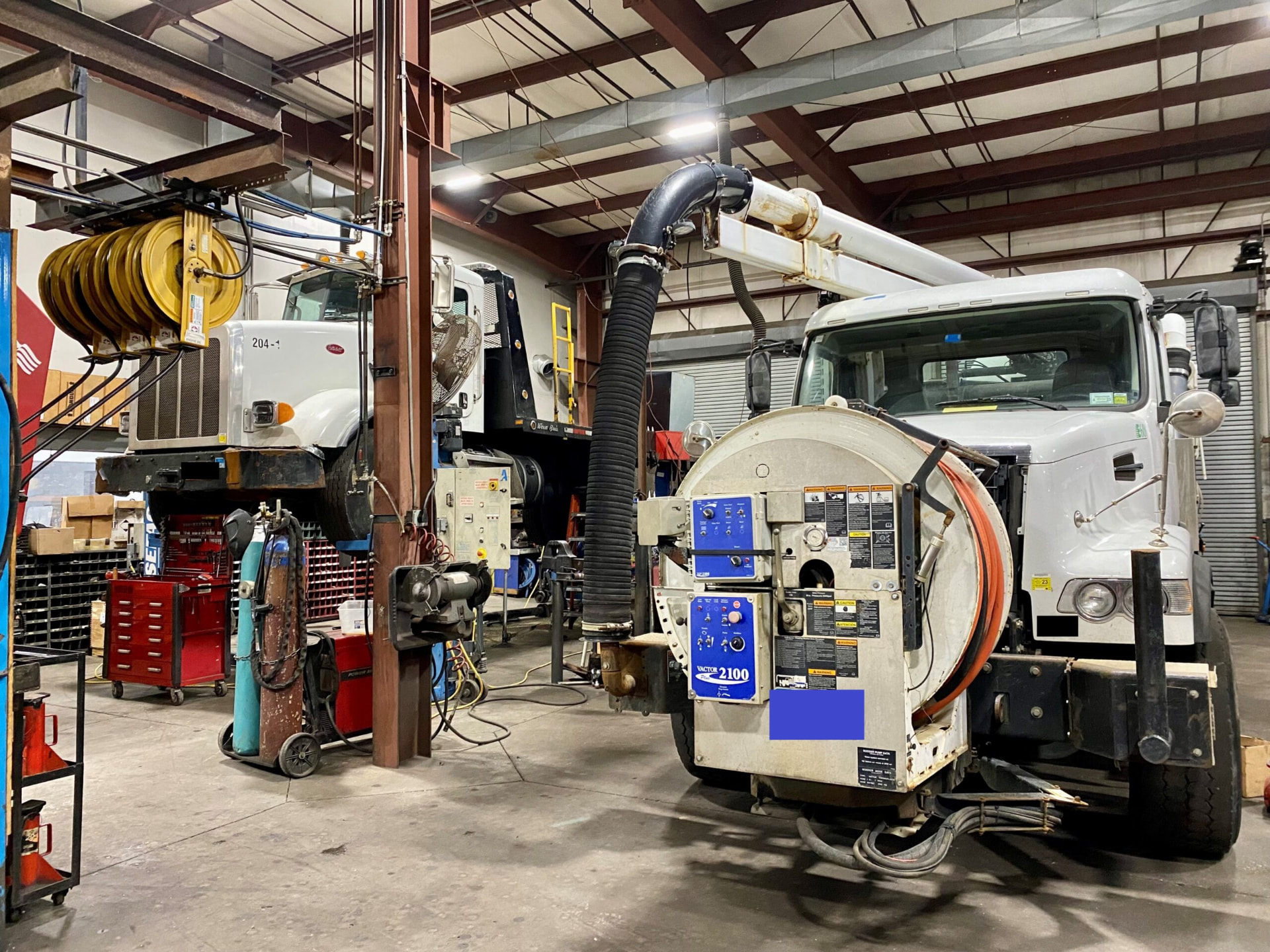 Drive Train full service truck repair shop